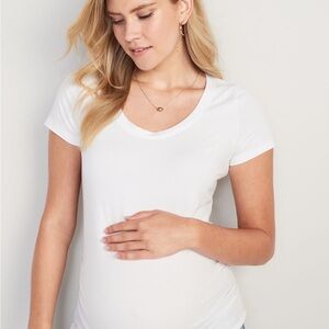NWT Old Navy Classic White Scoop Neck Maternity Tee